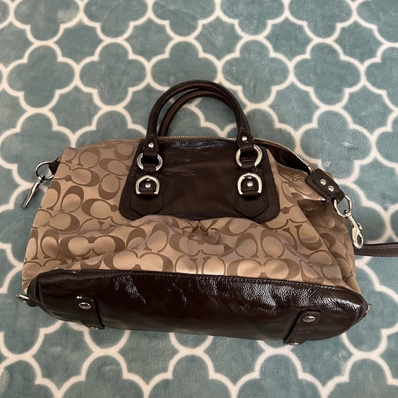 LIKE NEW Authentic Coach Satin Satchel bag - Picture 4 of 9